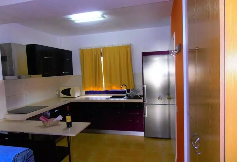 استراحتگاه Meloneras Suites