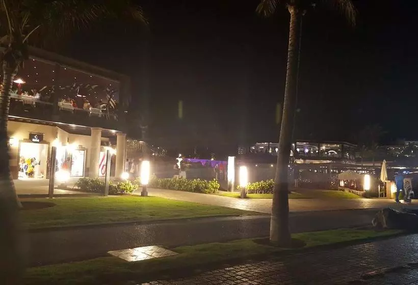 استراحتگاه Meloneras Suites