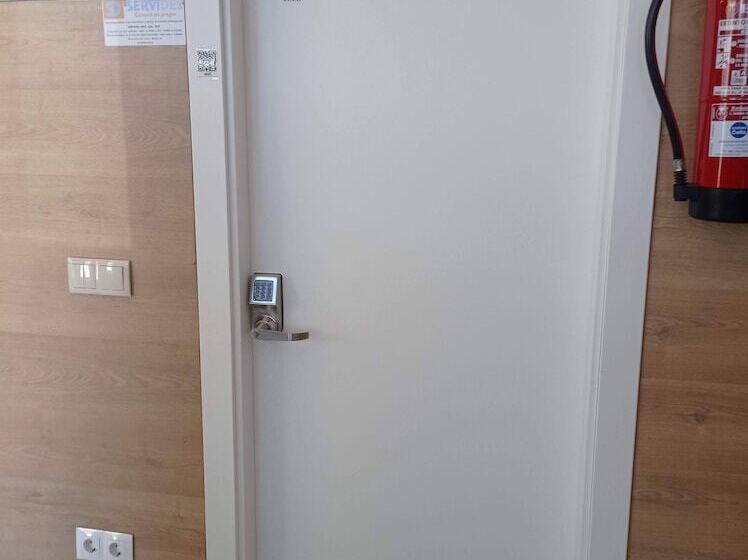 Albergue Turistico La Credencial   Hostel