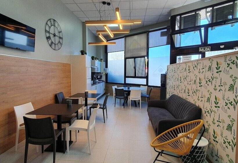 Albergue Turistico La Credencial   Hostel