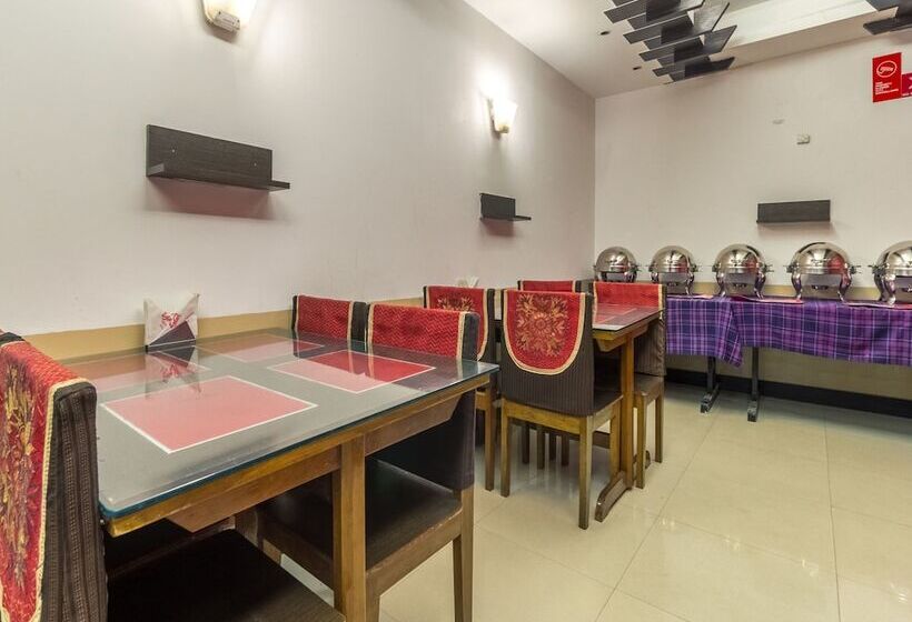 בית מלון כפרי Collection O Eden Residency