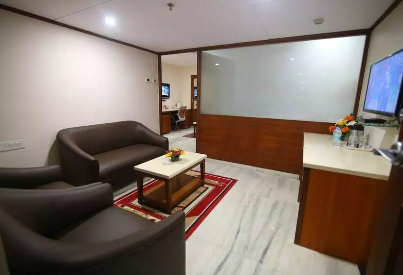 هتل Daspalla Executive Court