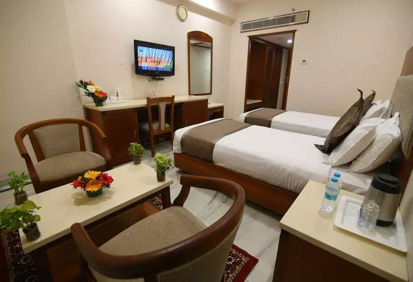 هتل Daspalla Executive Court