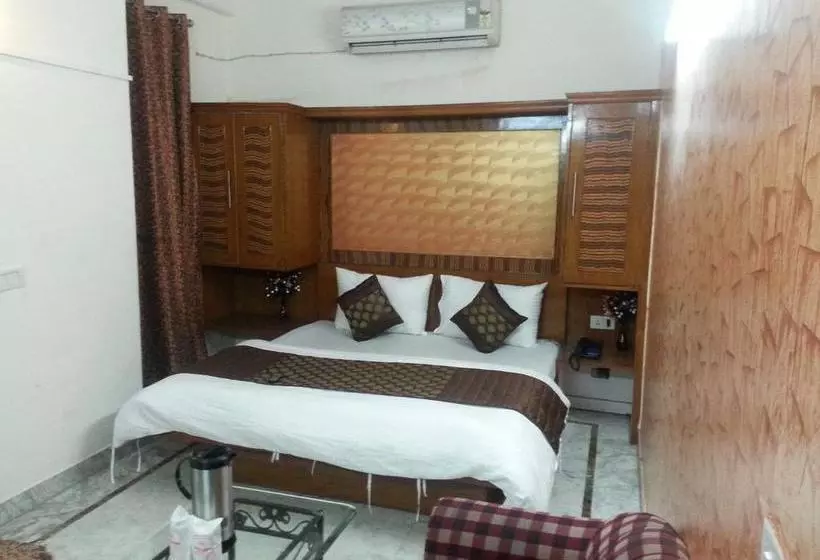 هتل Richmond Inn Guest House