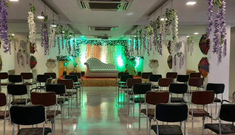 בית מלון כפרי Executive Silver Inn