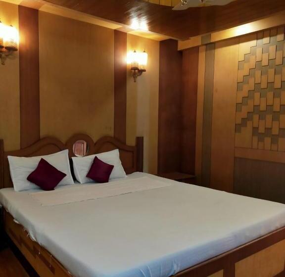 ホテル Sreekrishna Houseboat Vaccinated Staff