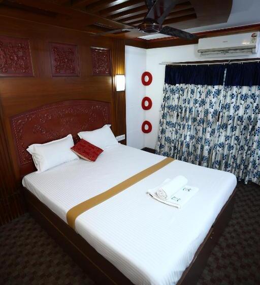 ホテル Sreekrishna Houseboat Vaccinated Staff