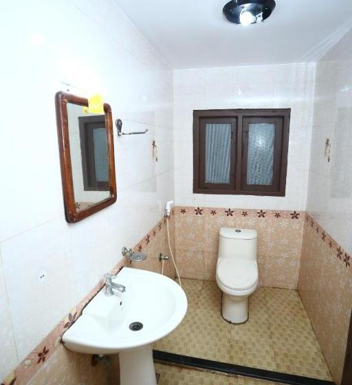 Hotel Sreekrishna Houseboat   Vaccinated Staff