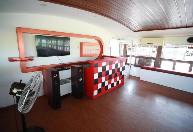 ホテル Sreekrishna Houseboat Vaccinated Staff