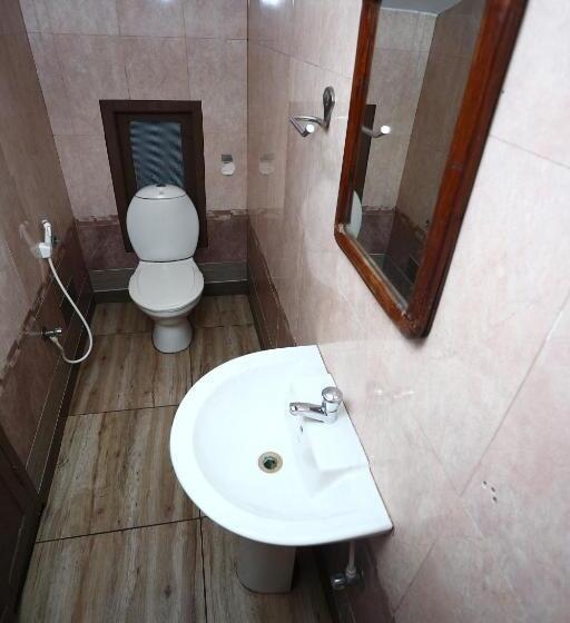 Hotel Sreekrishna Houseboat   Vaccinated Staff