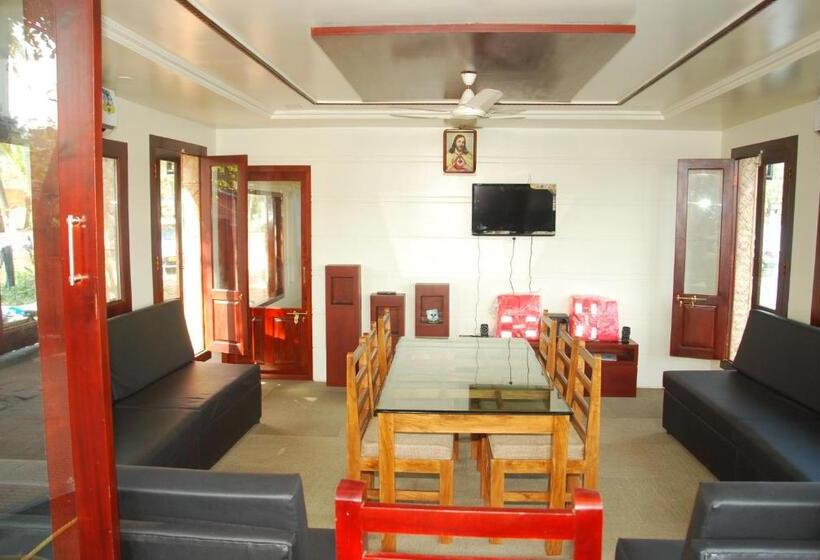 ホテル Sreekrishna Houseboat Vaccinated Staff