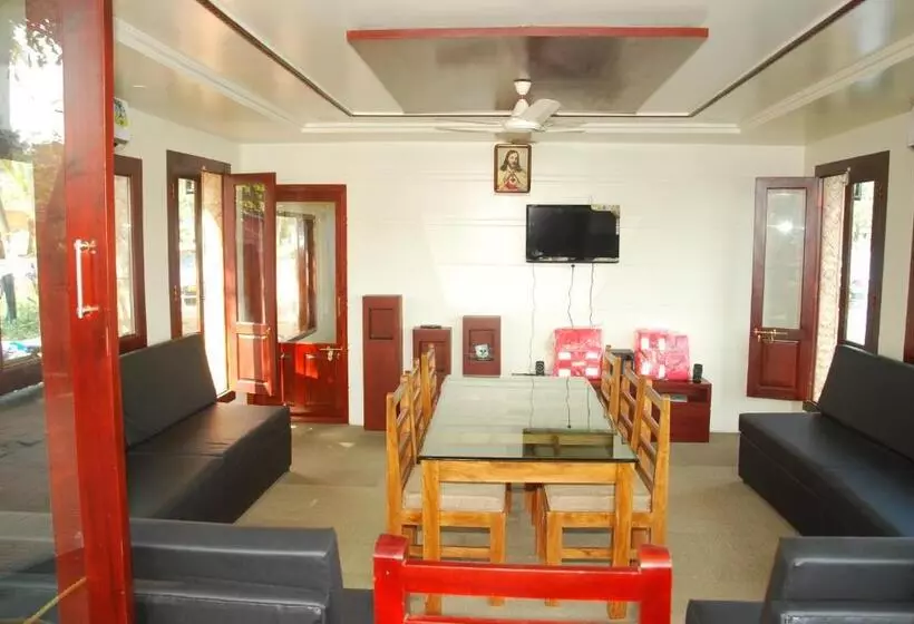 ホテル Sreekrishna Houseboat   Vaccinated Staff