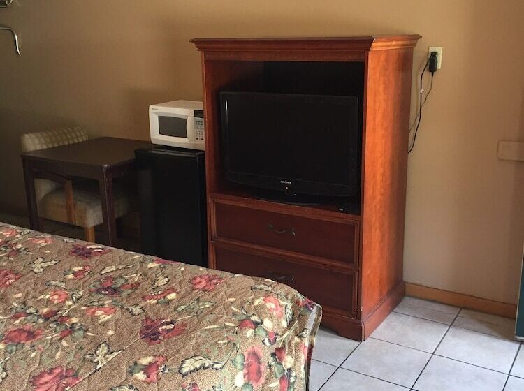 Отель Budget Inn And Suites