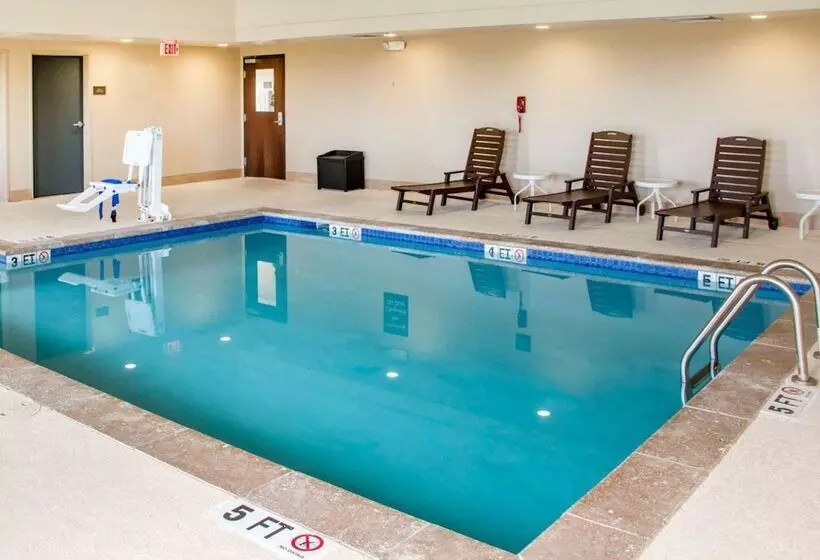 ホテル Comfort Inn & Suites San Marcos