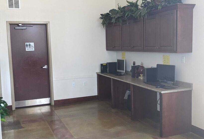 Hotelli Heritage Inn And Suites