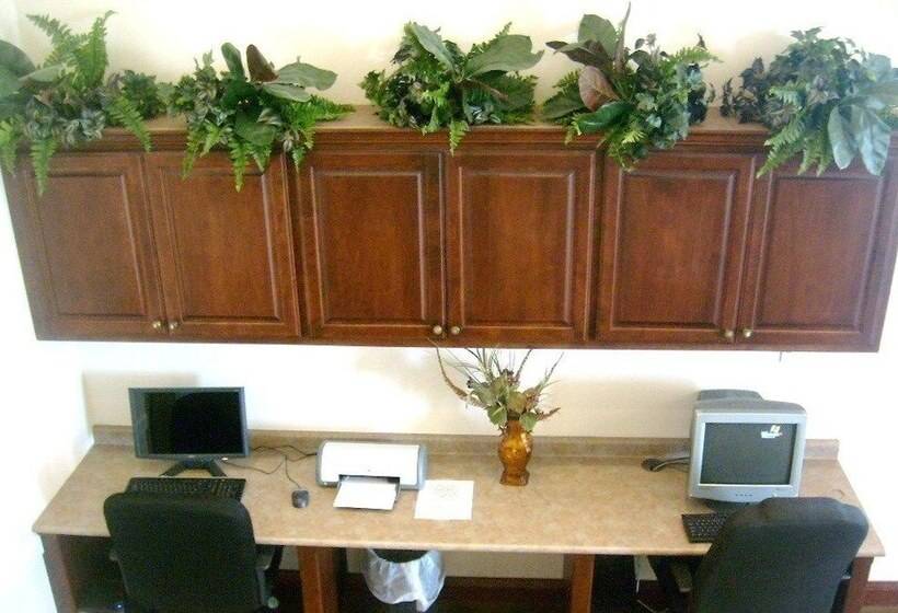 Hotelli Heritage Inn And Suites