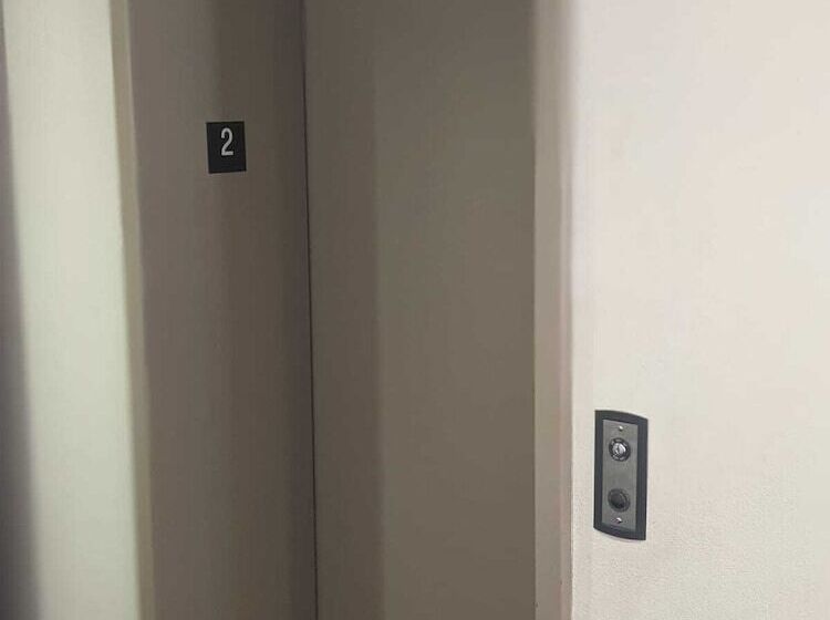 Hotelli Heritage Inn And Suites