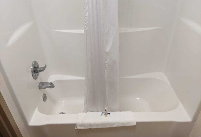 Hotelli Heritage Inn And Suites