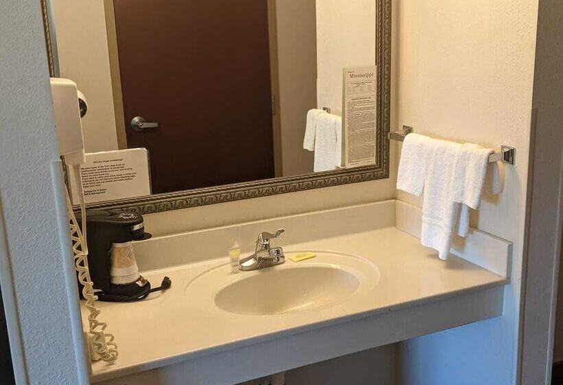 Hotelli Heritage Inn And Suites