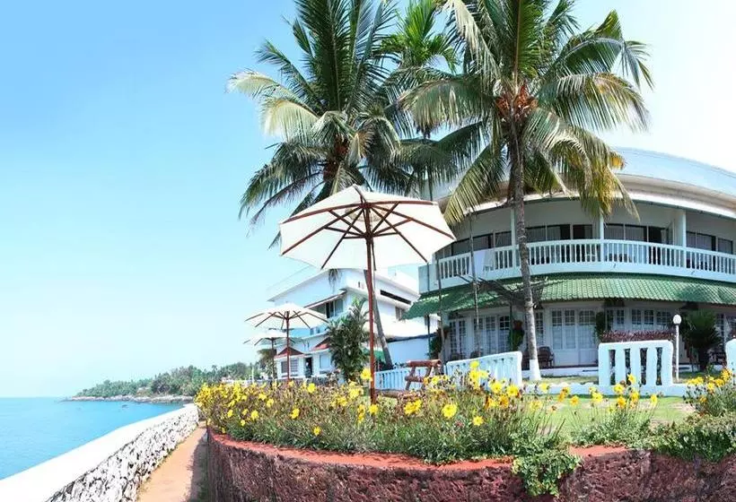 Hotelli Mascot Beach Resort