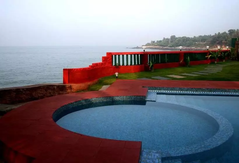 Hotelli Mascot Beach Resort