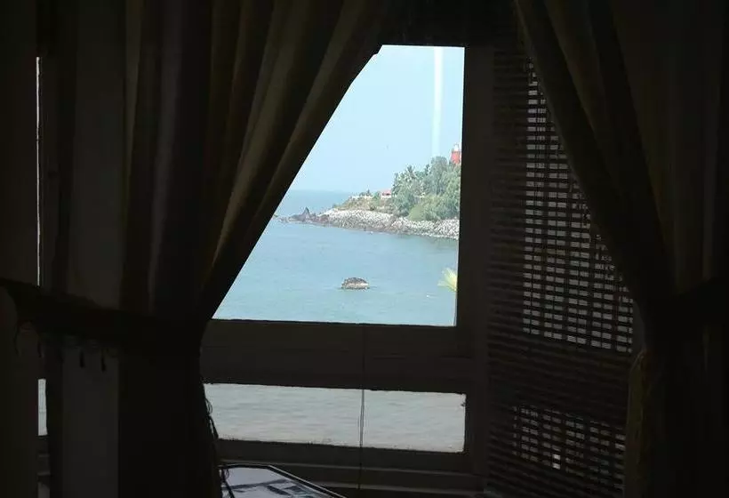 Hotelli Mascot Beach Resort