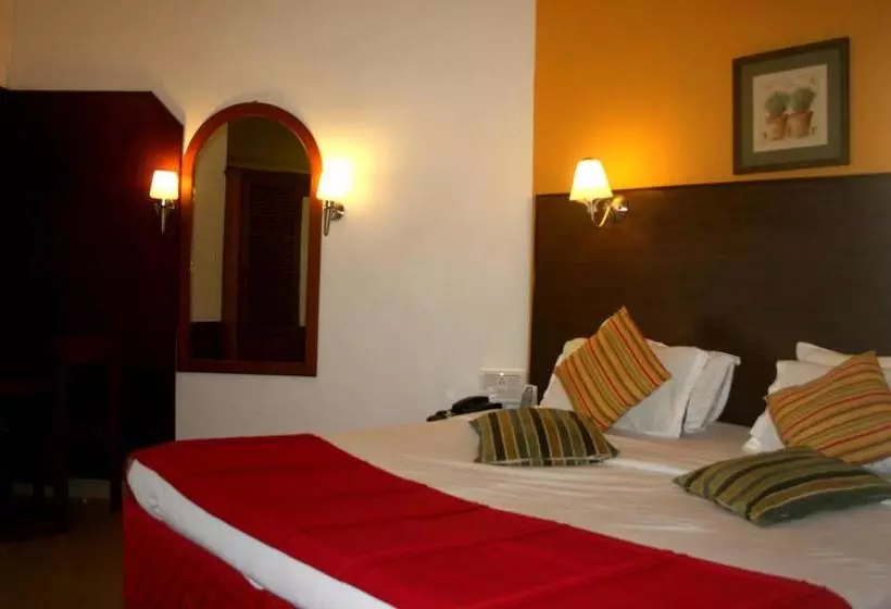 Hotelli Mascot Beach Resort
