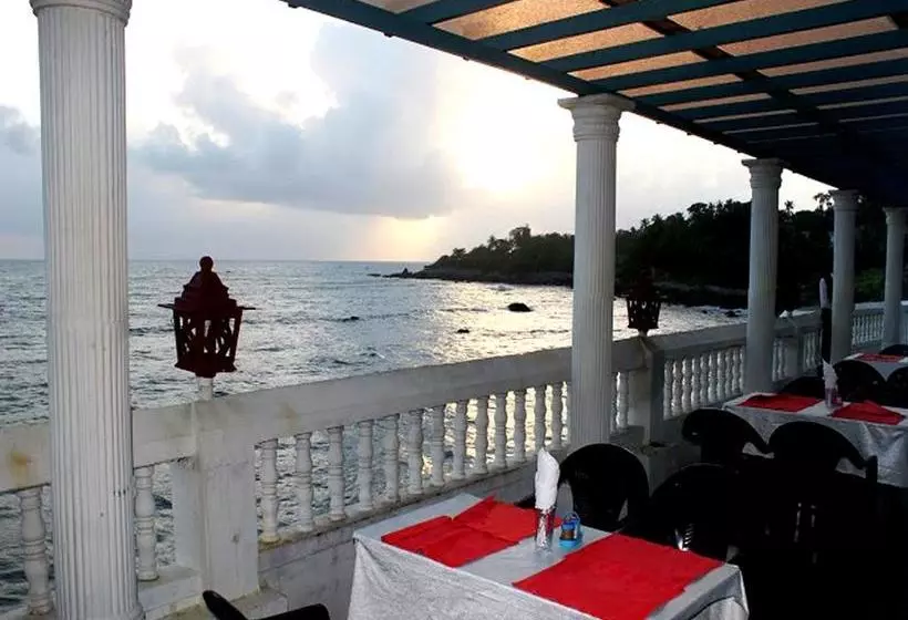 Hotelli Mascot Beach Resort