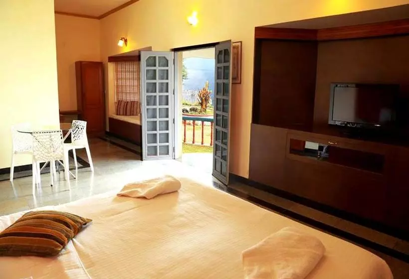 Hotelli Mascot Beach Resort