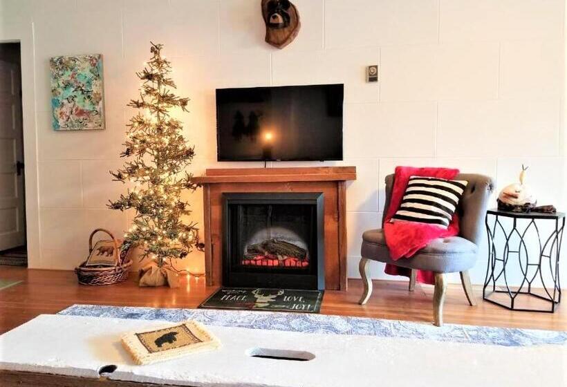 هتل Mrs. Anderson's Lodging