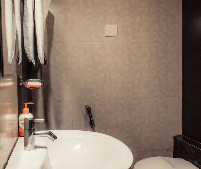 هتل The Signature Inn