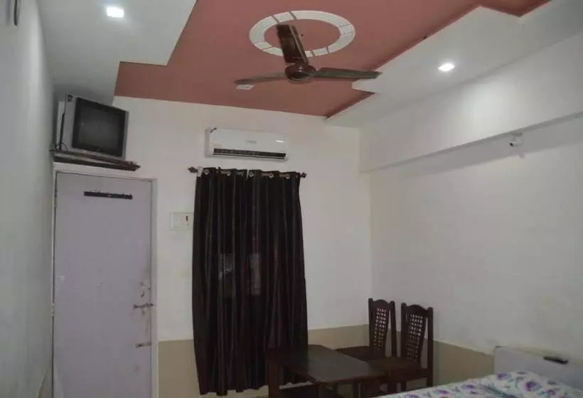 ホテル Vrindavan