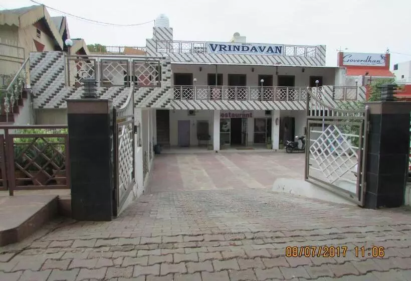 ホテル Vrindavan