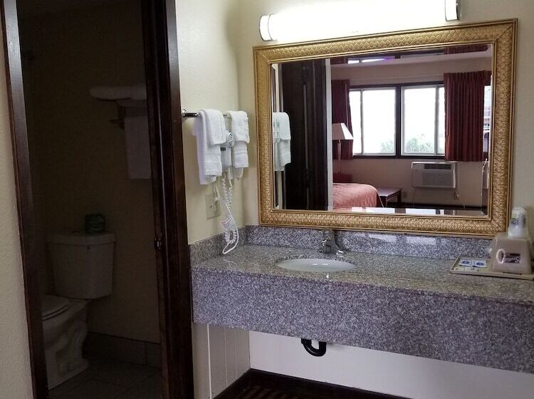 מוטל Scottish Inn & Suites   Eau Claire