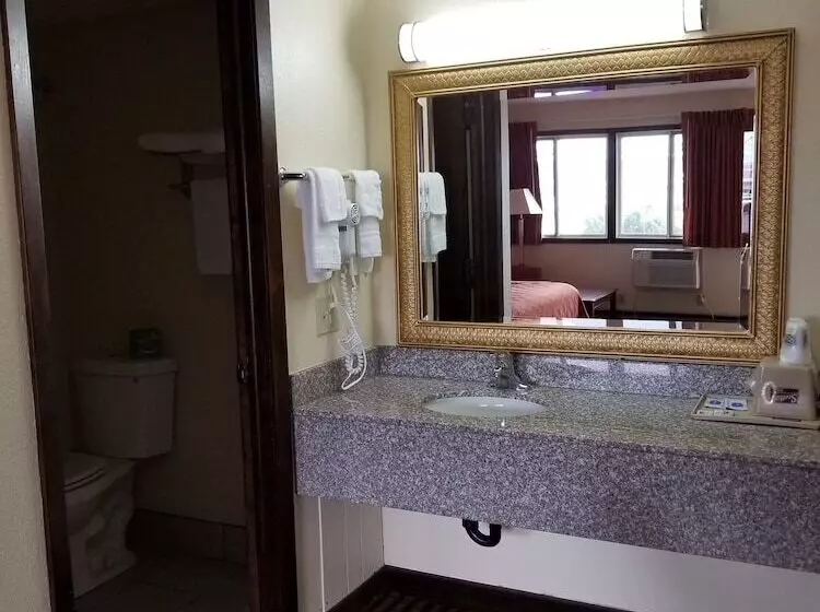 Motelli Scottish Inn & Suites   Eau Claire