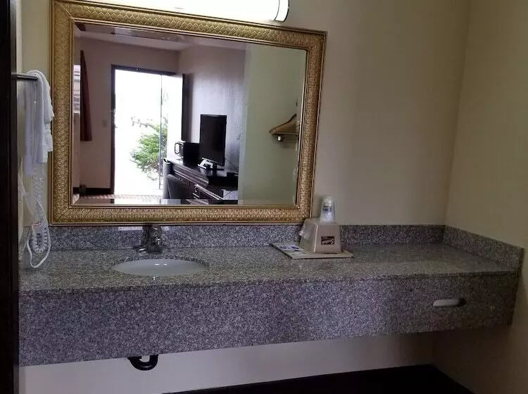 Motelli Scottish Inn & Suites   Eau Claire