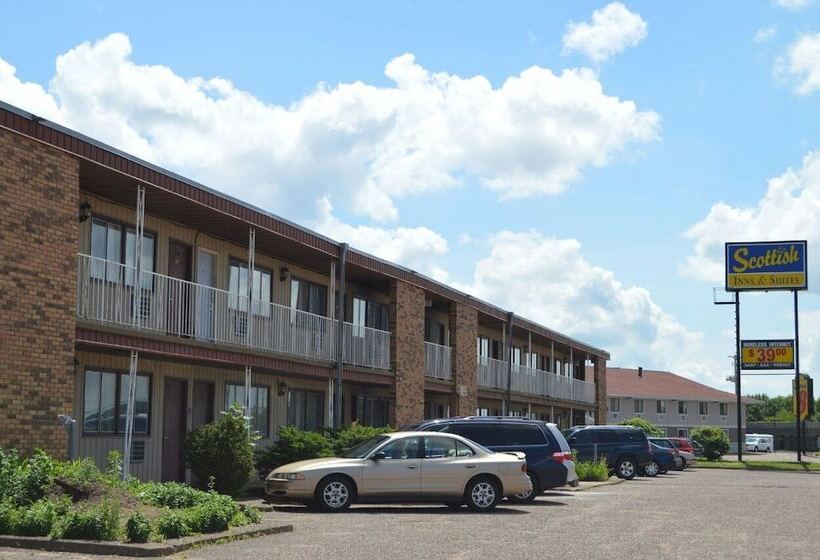 מוטל Scottish Inn & Suites   Eau Claire