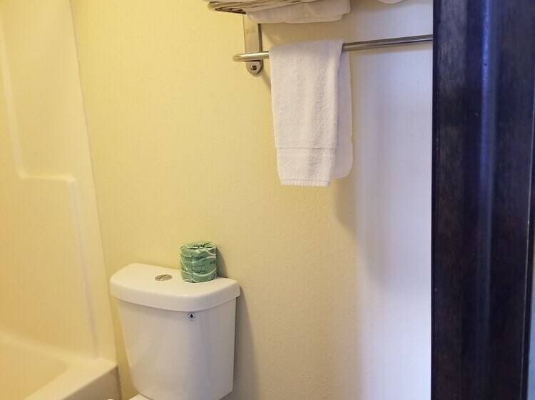 מוטל Scottish Inn & Suites   Eau Claire