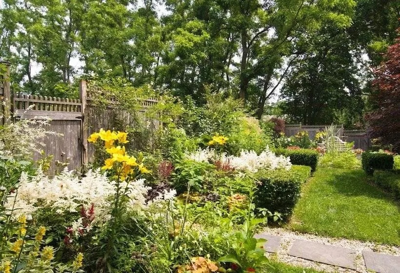 Shorecrest Bed And Breakfast