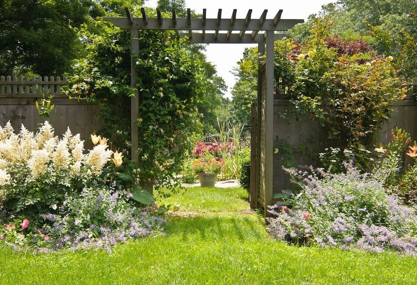 Shorecrest Bed And Breakfast