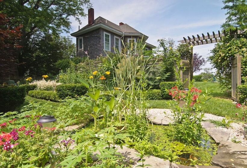 Shorecrest Bed And Breakfast