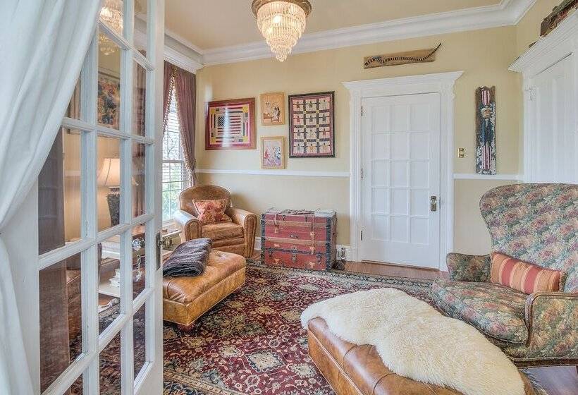 Shorecrest Bed And Breakfast