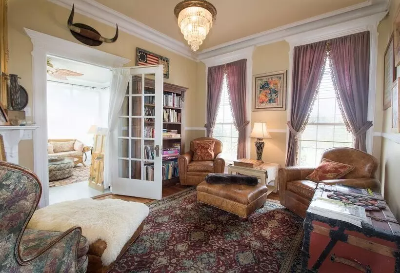Shorecrest Bed And Breakfast