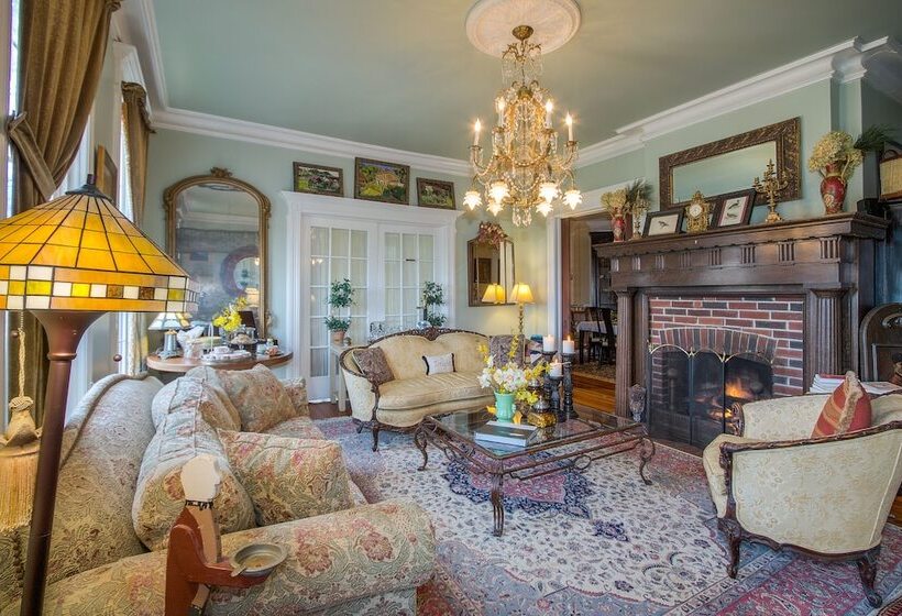 Shorecrest Bed And Breakfast