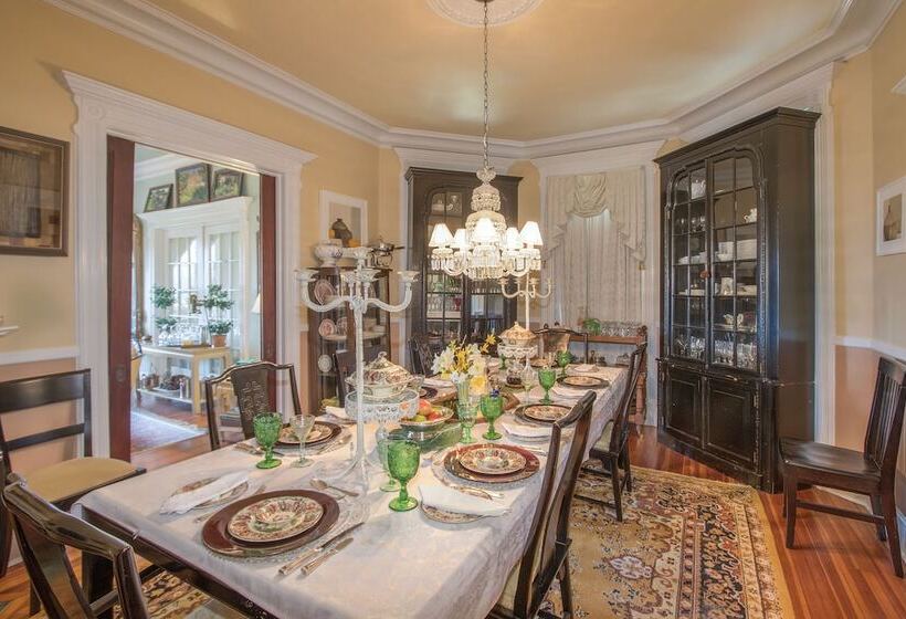 Shorecrest Bed And Breakfast