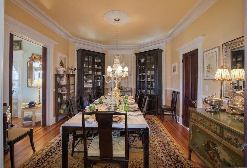 Shorecrest Bed And Breakfast