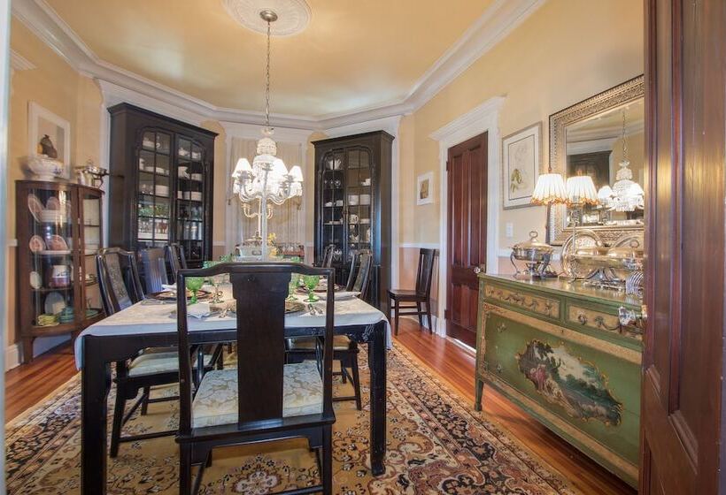 Shorecrest Bed And Breakfast