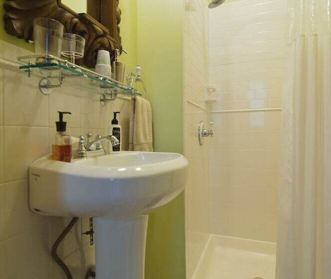 Shorecrest Bed And Breakfast