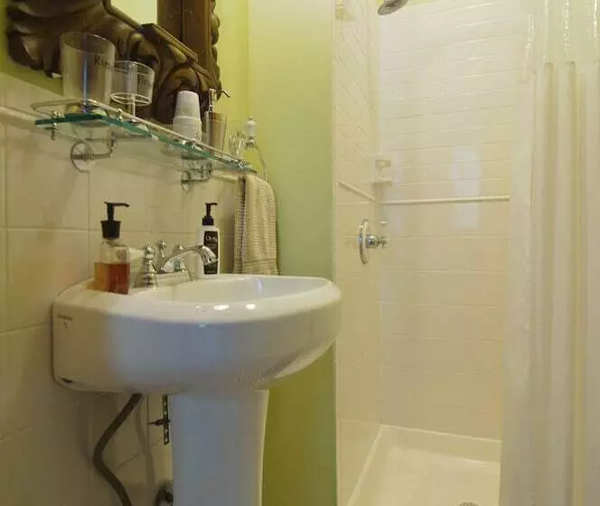 Shorecrest Bed And Breakfast