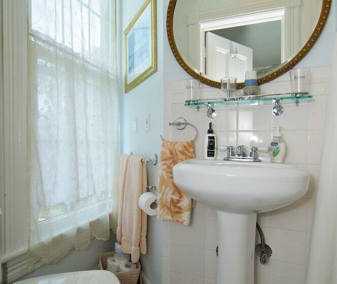 Shorecrest Bed And Breakfast